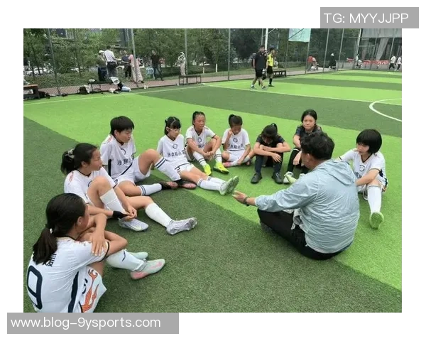 鉴湖小学足球队奋勇拼搏展现青春风采助力校园体育文化发展